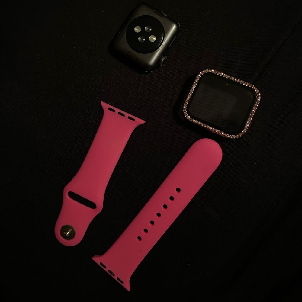 black apple watch series 3  , 38MM charger & band included works great